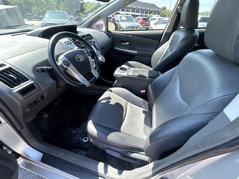 2014 Toyota Prius V Three photo 9