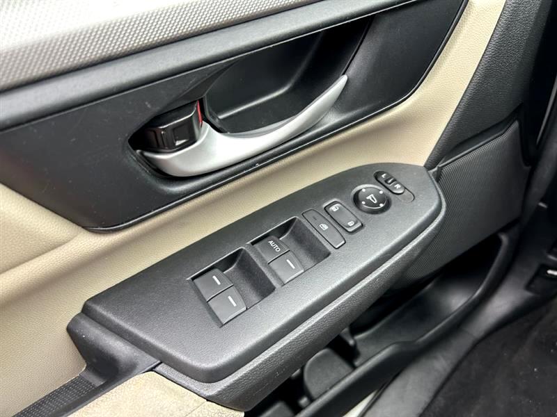 2017 Honda CR-V LX photo 7