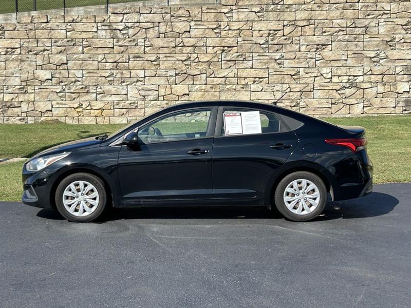2020 Hyundai Accent SE photo 2