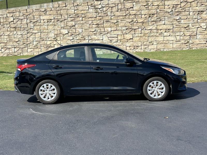 2020 Hyundai Accent SE photo 3