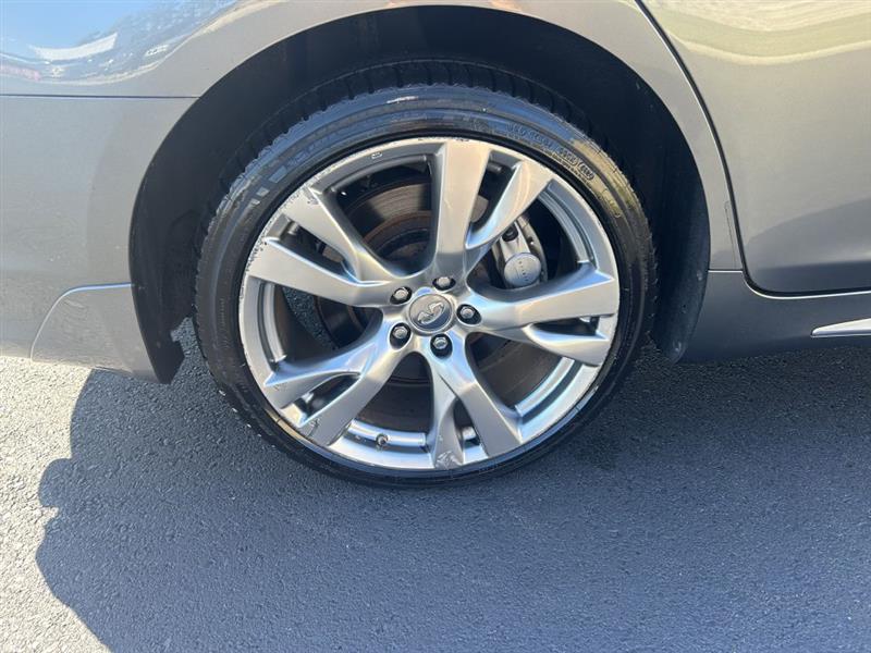 2017 Infiniti Q70 3.7 AWD photo 6