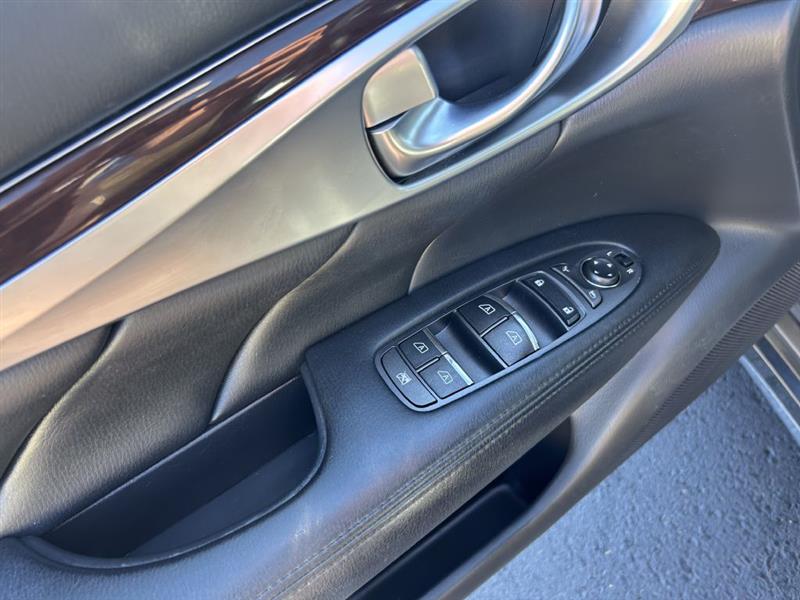 2017 Infiniti Q70 3.7 AWD photo 7