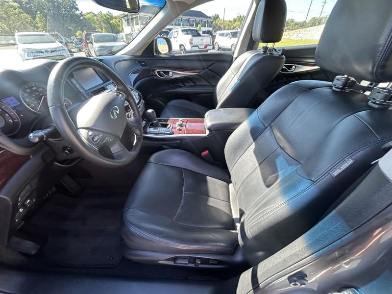 2017 Infiniti Q70 3.7 AWD photo 9