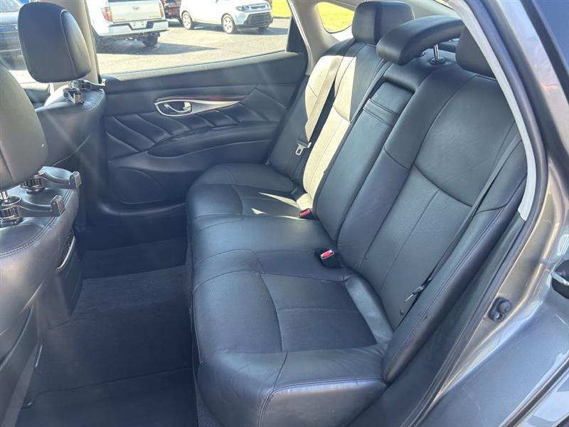 2017 Infiniti Q70 3.7 AWD photo 10
