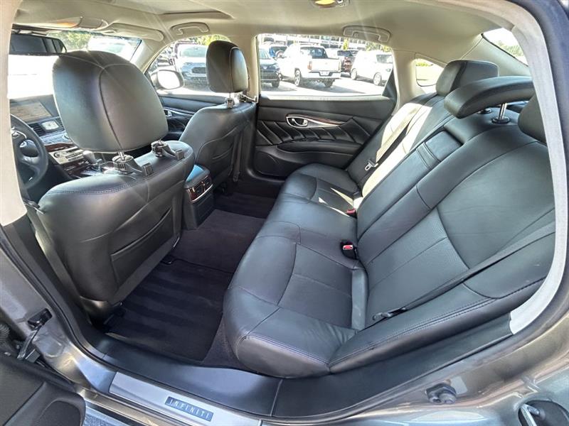 2017 Infiniti Q70 3.7 AWD photo 11