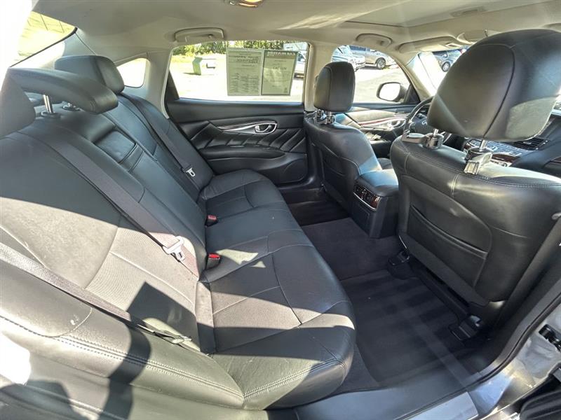 2017 Infiniti Q70 3.7 AWD photo 12