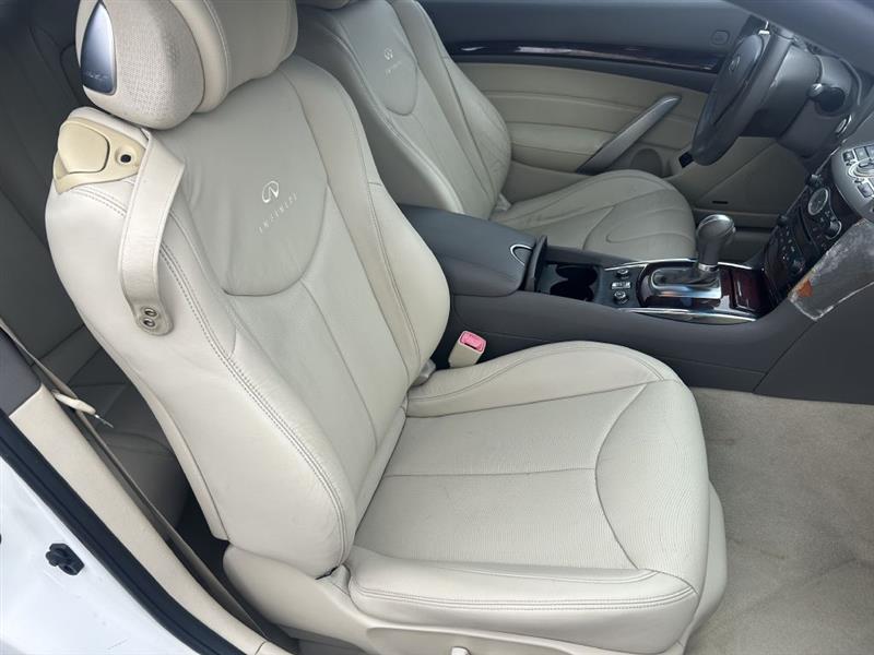 2010 Infiniti G37 photo 16