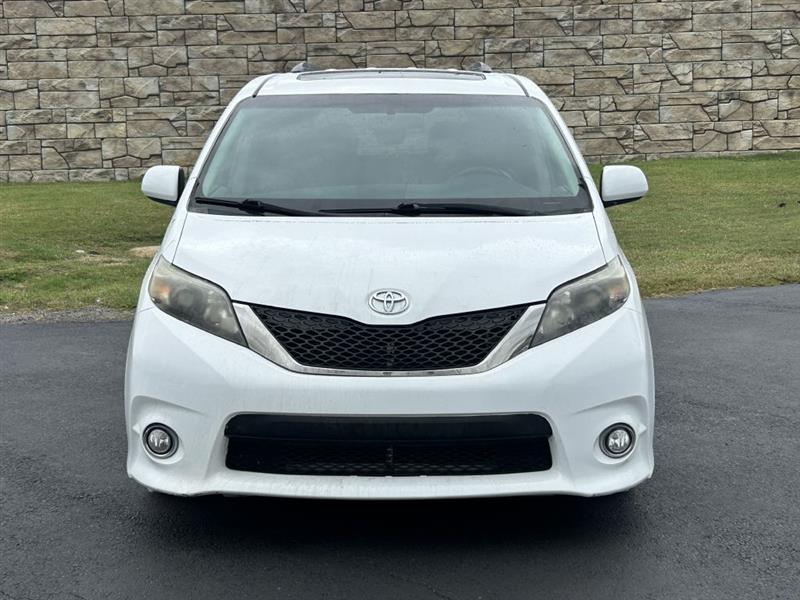 2011 Toyota Sienna Base photo 4