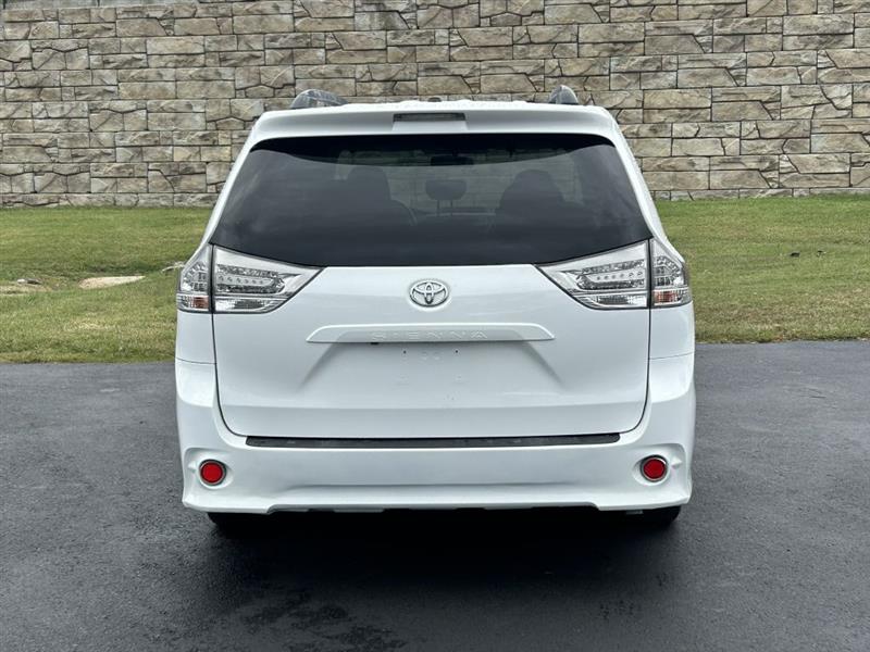 2011 Toyota Sienna Base photo 5