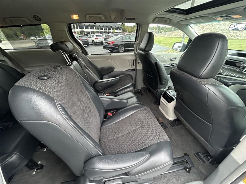 2011 Toyota Sienna Base photo 15