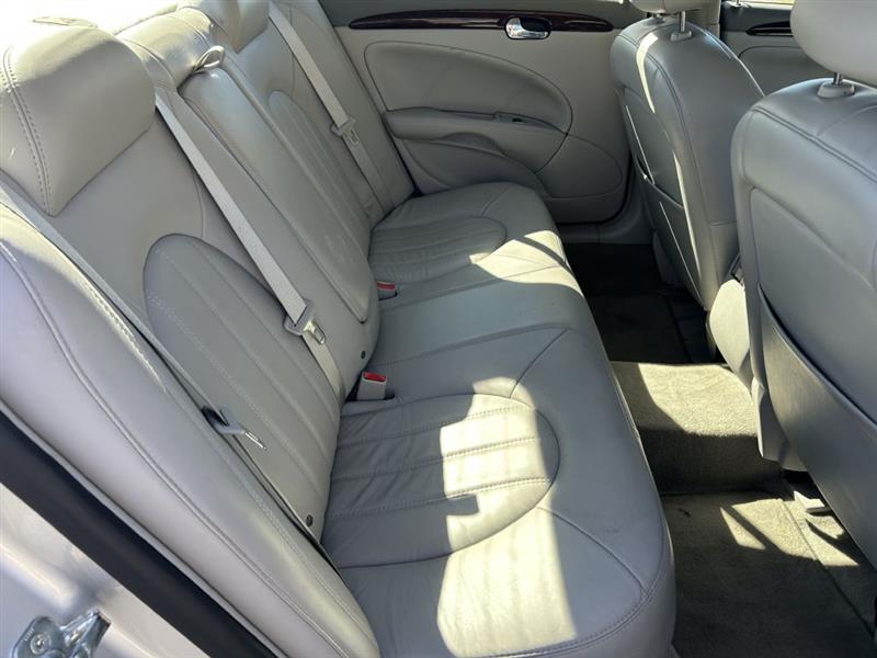 Buick Lucerne CXL 2011