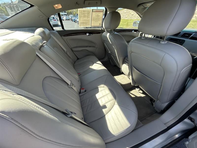 Buick Lucerne CXL 2011