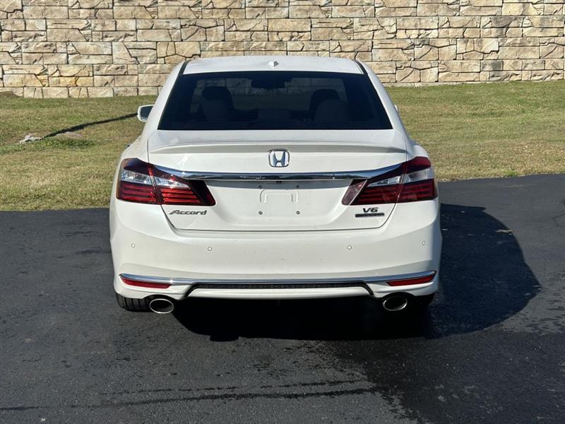Honda Accord Touring V6 Sedan 6-Spd AT 2017