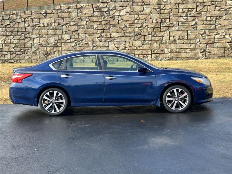 2016 Nissan Altima 2.5 photo 2