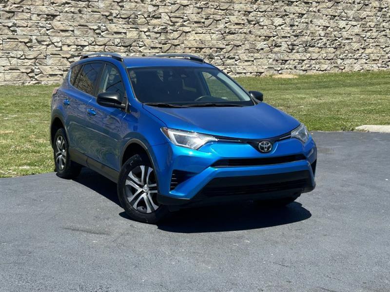 2017 Toyota RAV4 LE's photo