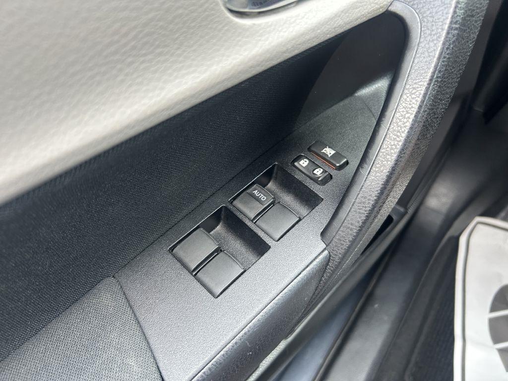 Toyota Corolla 4dr Sdn CVT LE (Natl) 2014