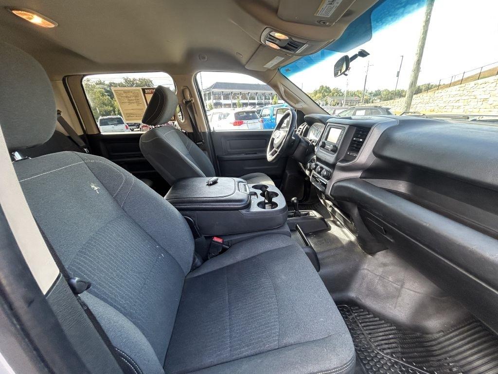 RAM 2500 Tradesman 4x4 Crew Cab 6'4" Box 2020