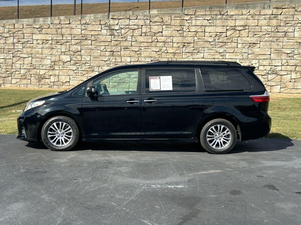Toyota Sienna XLE Auto Access Seat FWD 7-Passenger (Natl) 2020