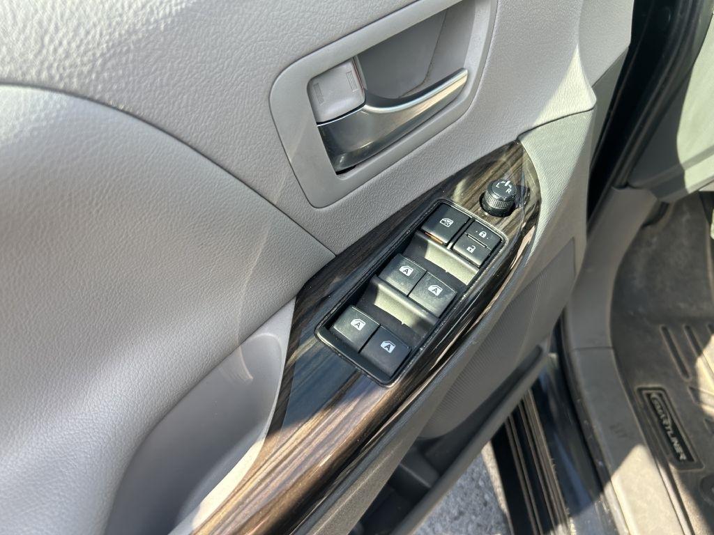 Toyota Sienna XLE Auto Access Seat FWD 7-Passenger (Natl) 2020