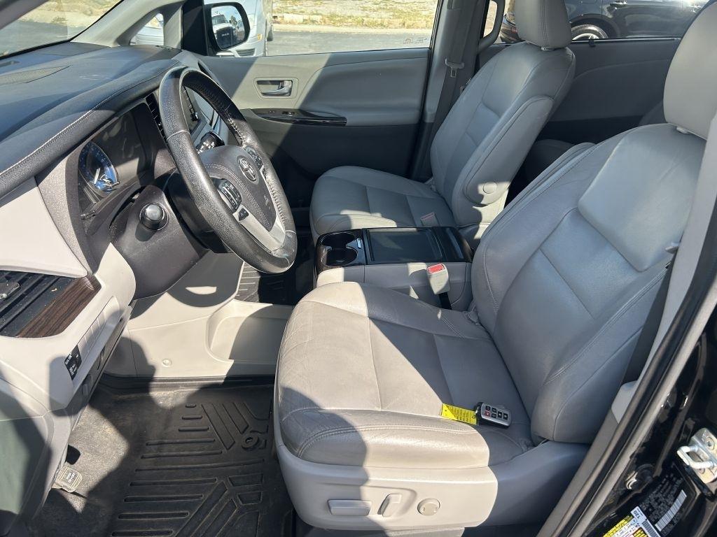 Toyota Sienna XLE Auto Access Seat FWD 7-Passenger (Natl) 2020
