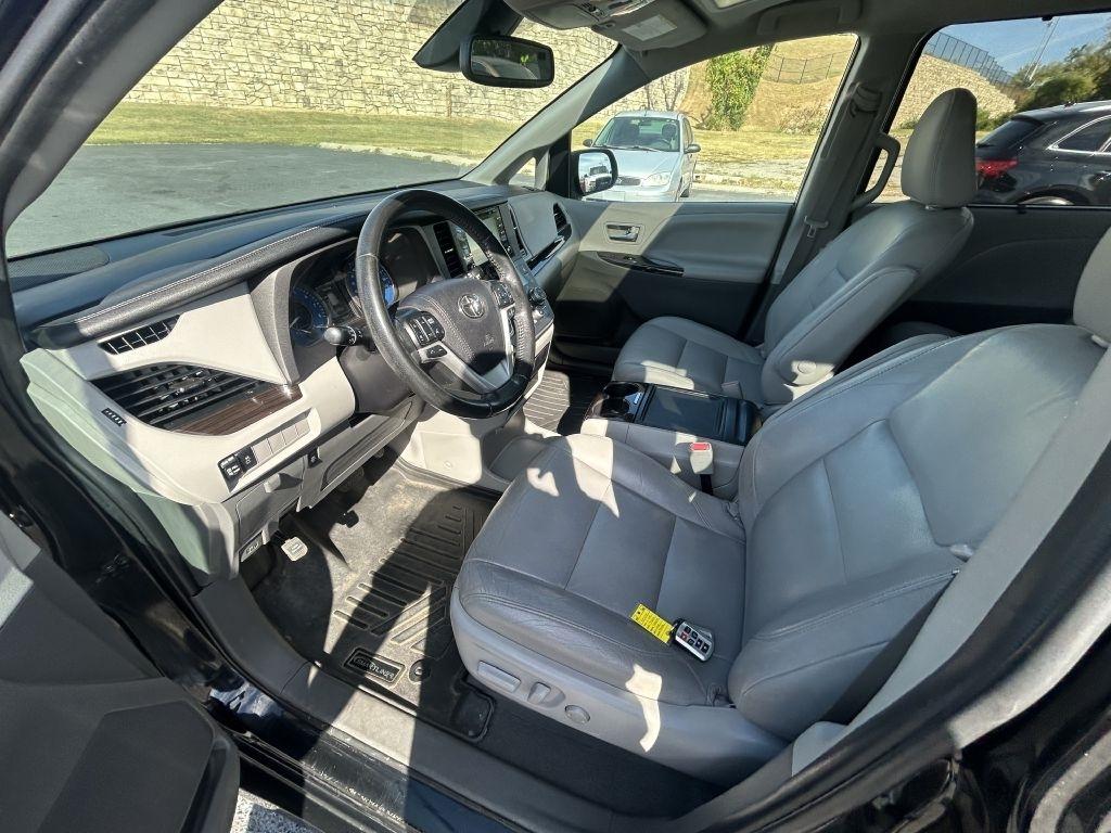 Toyota Sienna XLE Auto Access Seat FWD 7-Passenger (Natl) 2020