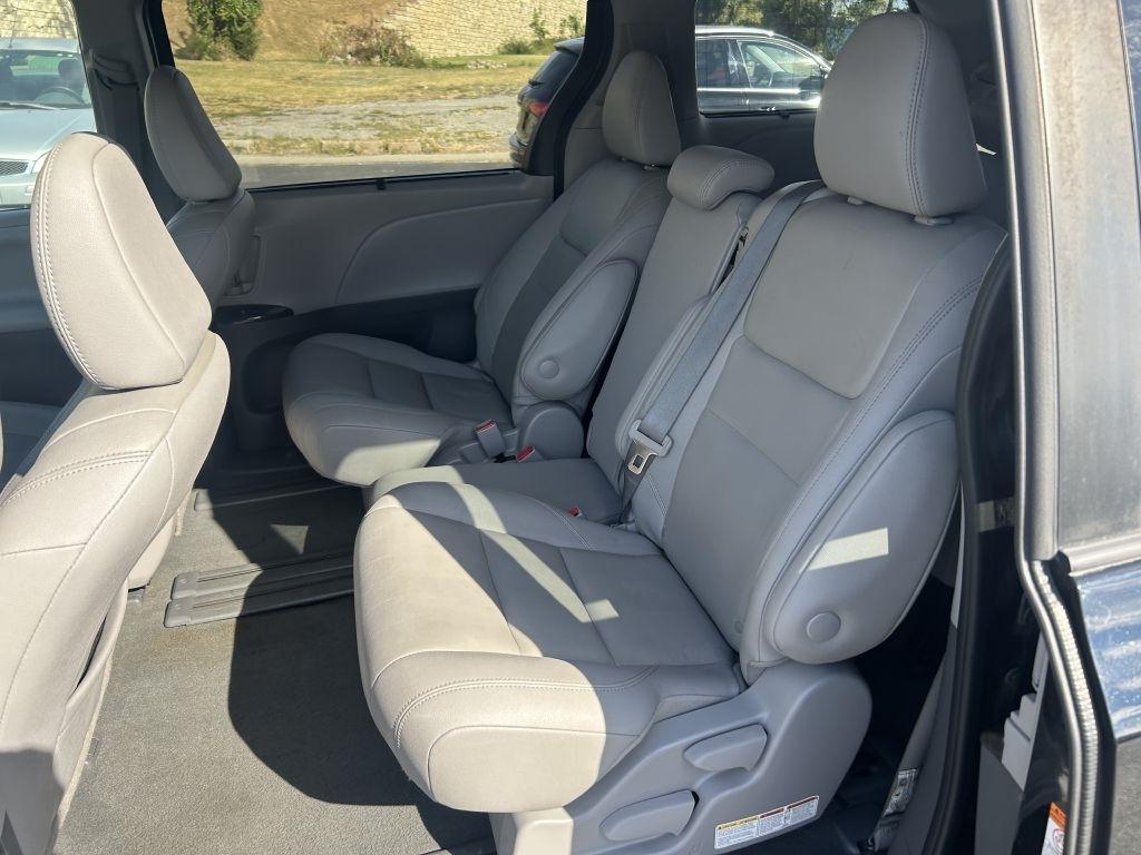 Toyota Sienna XLE Auto Access Seat FWD 7-Passenger (Natl) 2020