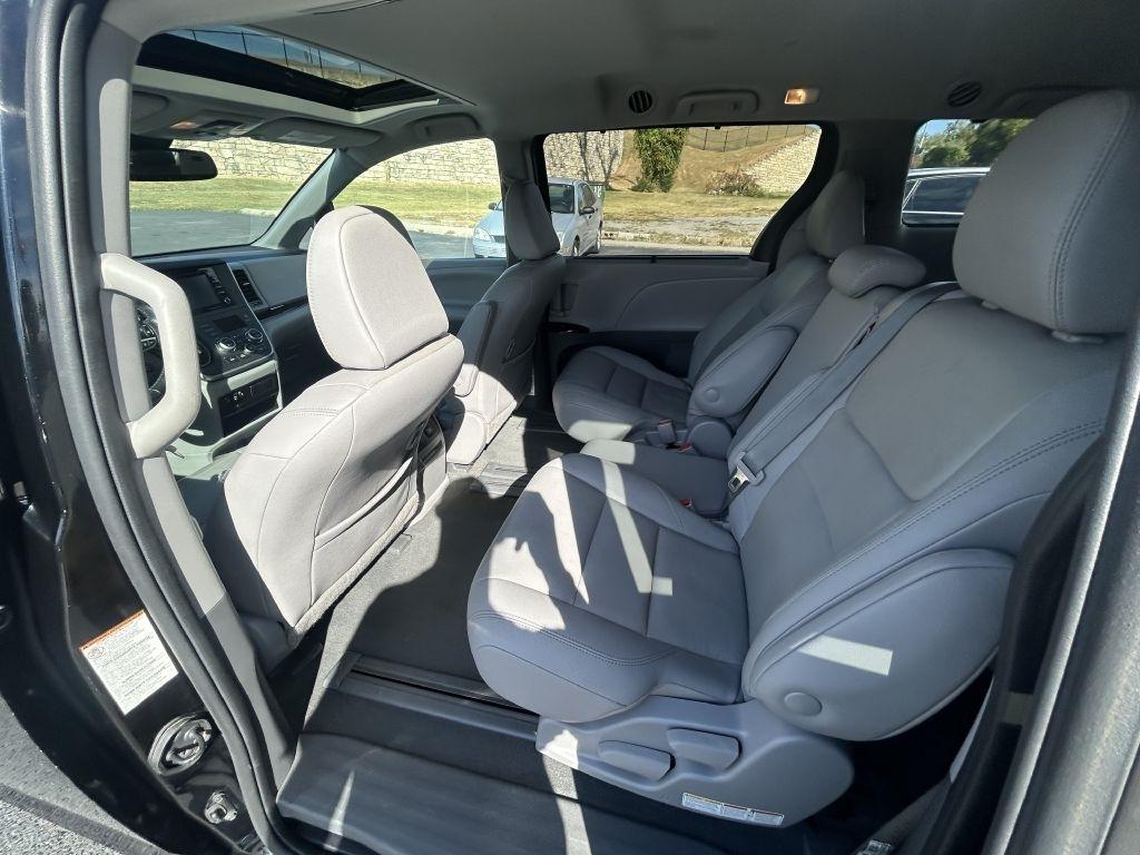 Toyota Sienna XLE Auto Access Seat FWD 7-Passenger (Natl) 2020