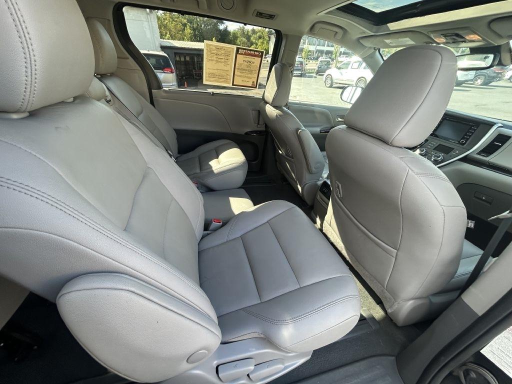 Toyota Sienna XLE Auto Access Seat FWD 7-Passenger (Natl) 2020