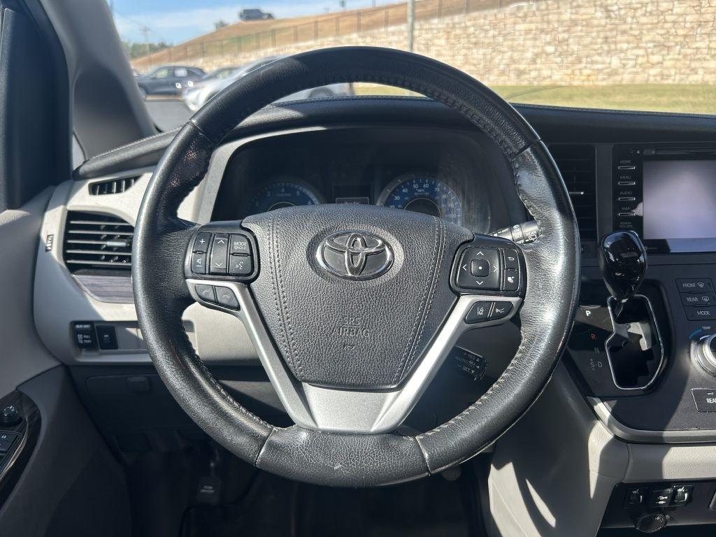 Toyota Sienna XLE Auto Access Seat FWD 7-Passenger (Natl) 2020