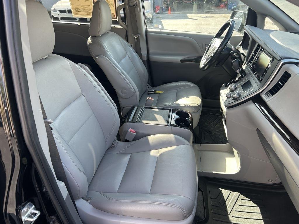 Toyota Sienna XLE Auto Access Seat FWD 7-Passenger (Natl) 2020