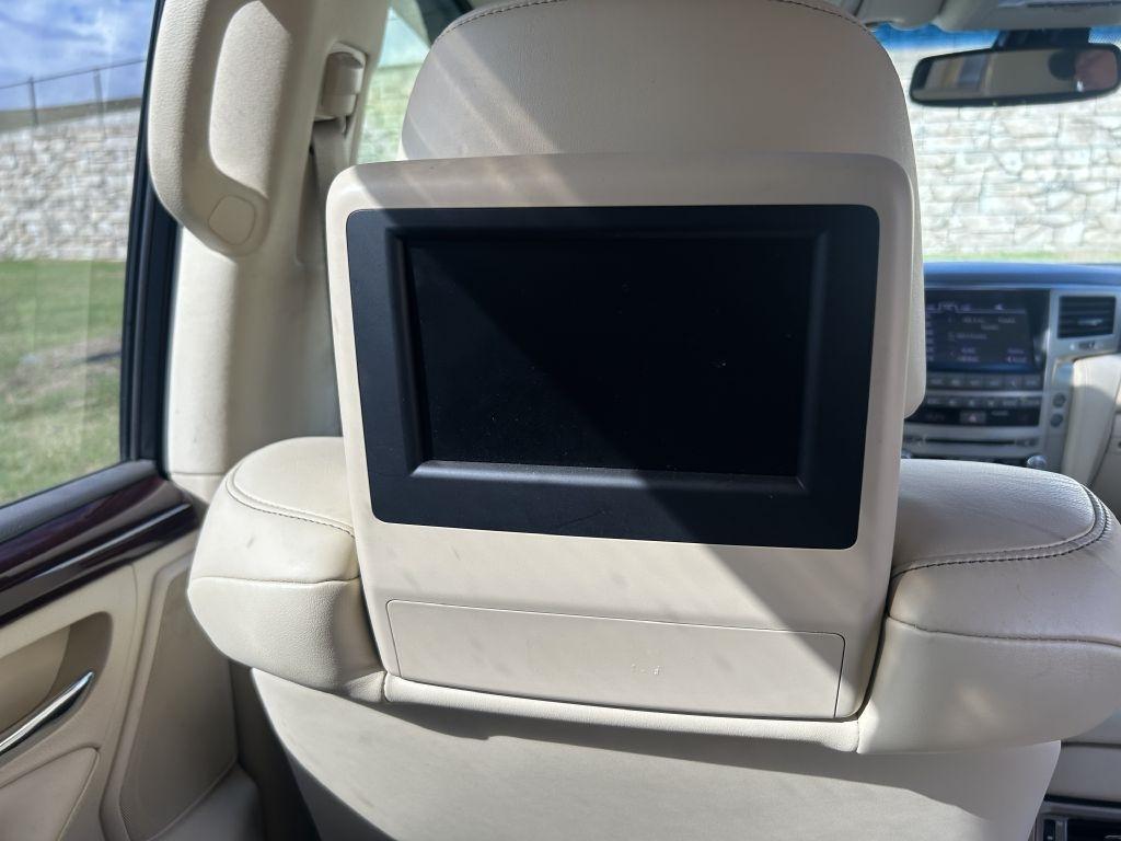 Lexus LX 570 4WD 4dr 2013