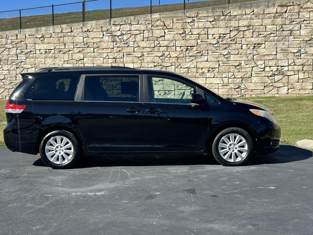 Toyota Sienna 5dr 7-Pass Van V6 Ltd AWD (Natl) 2014