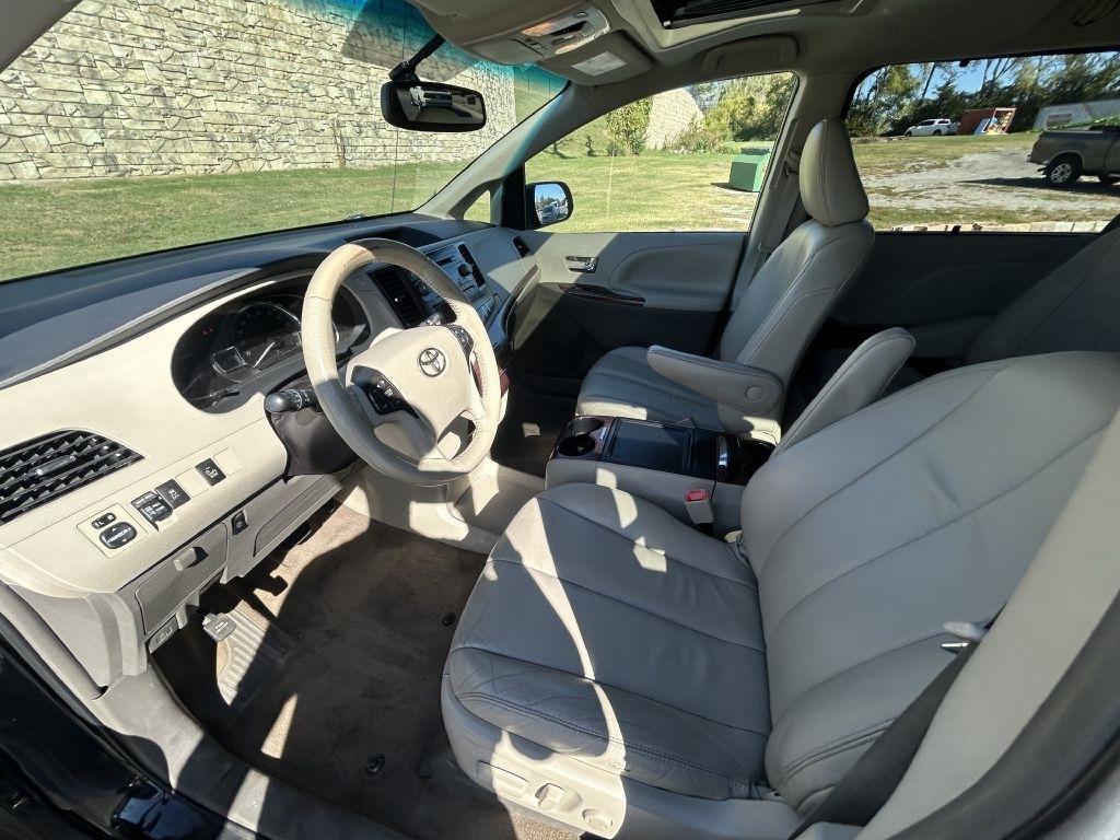 Toyota Sienna 5dr 7-Pass Van V6 Ltd AWD (Natl) 2014