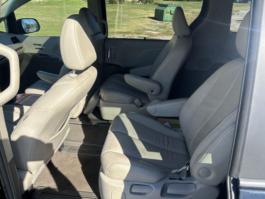 Toyota Sienna 5dr 7-Pass Van V6 Ltd AWD (Natl) 2014
