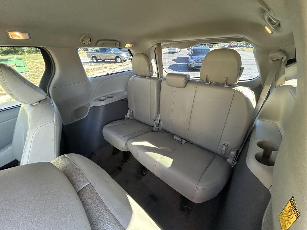 Toyota Sienna 5dr 7-Pass Van V6 Ltd AWD (Natl) 2014