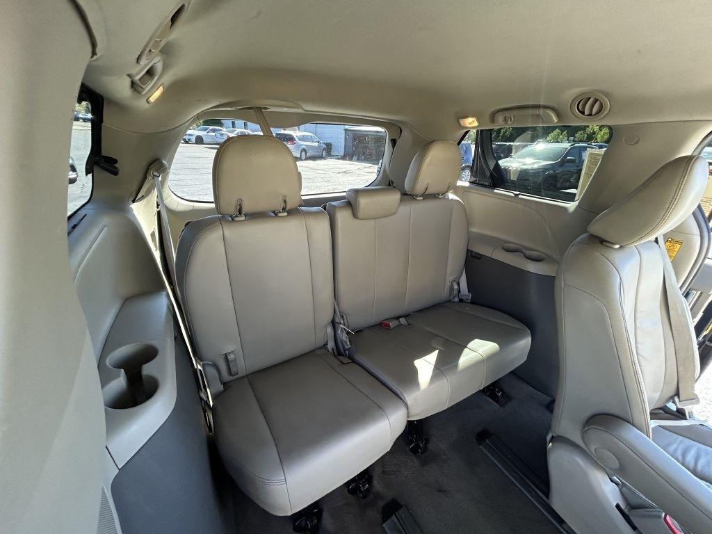 Toyota Sienna 5dr 7-Pass Van V6 Ltd AWD (Natl) 2014