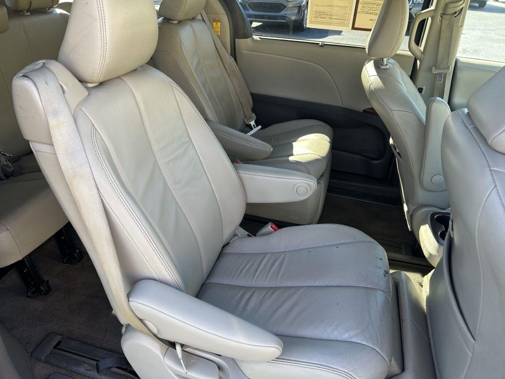 Toyota Sienna 5dr 7-Pass Van V6 Ltd AWD (Natl) 2014