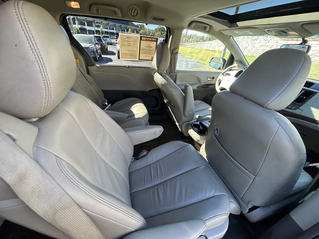 Toyota Sienna 5dr 7-Pass Van V6 Ltd AWD (Natl) 2014
