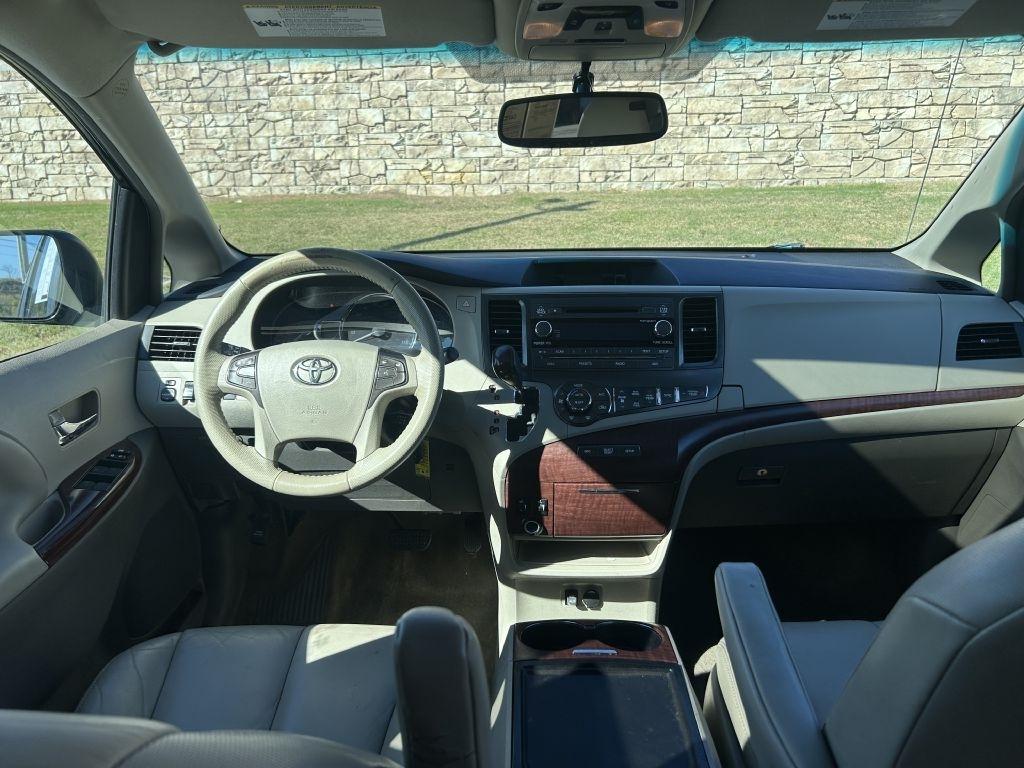 Toyota Sienna 5dr 7-Pass Van V6 Ltd AWD (Natl) 2014