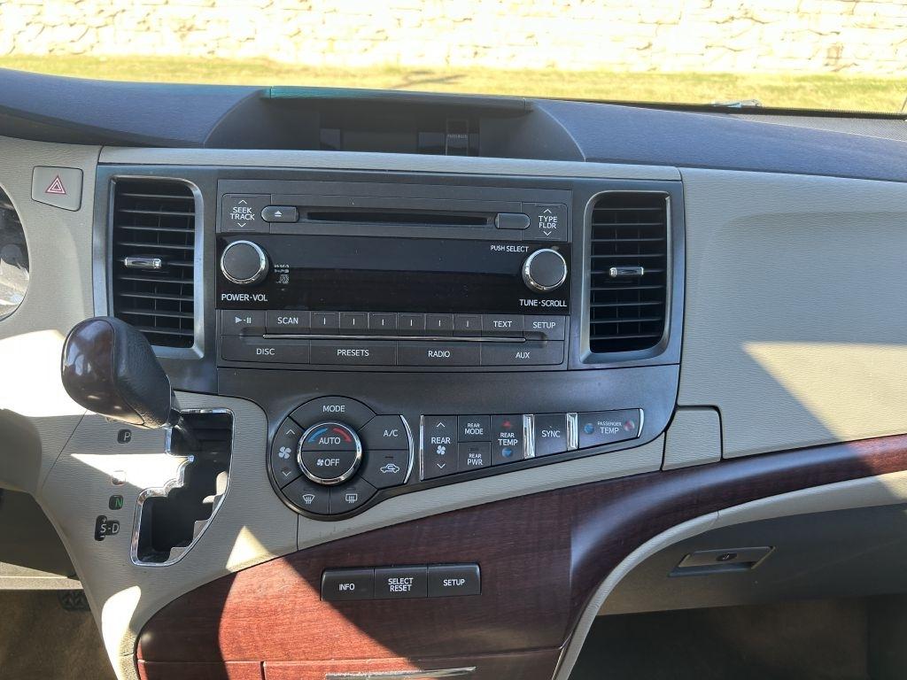 Toyota Sienna 5dr 7-Pass Van V6 Ltd AWD (Natl) 2014