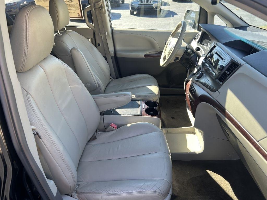Toyota Sienna 5dr 7-Pass Van V6 Ltd AWD (Natl) 2014