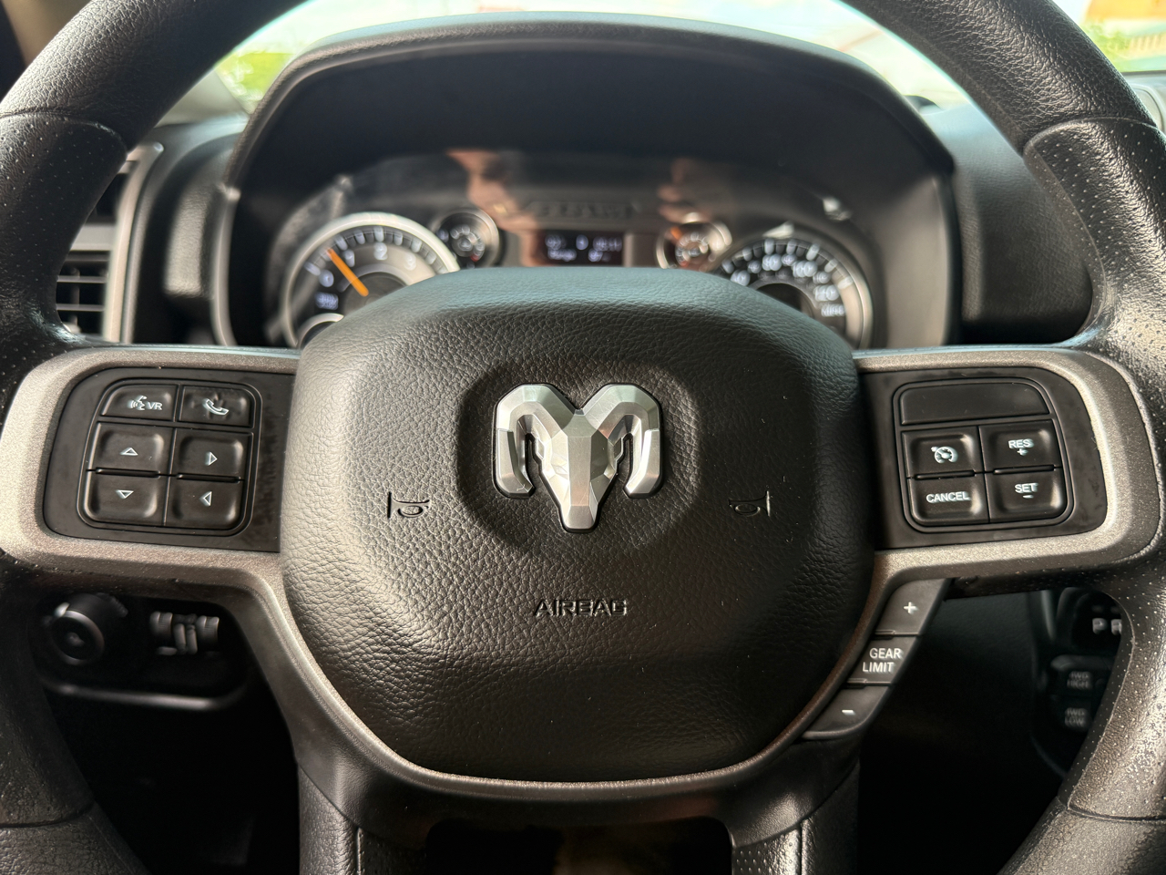 RAM 2500 Tradesman Crew Cab SWB 4WD 2019 RAM 2500 Tradesman Crew Cab SWB 4WD 2019