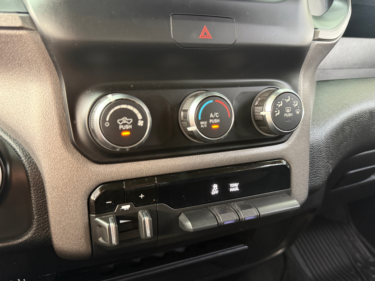 RAM 2500 Tradesman Crew Cab SWB 4WD 2019 RAM 2500 Tradesman Crew Cab SWB 4WD 2019