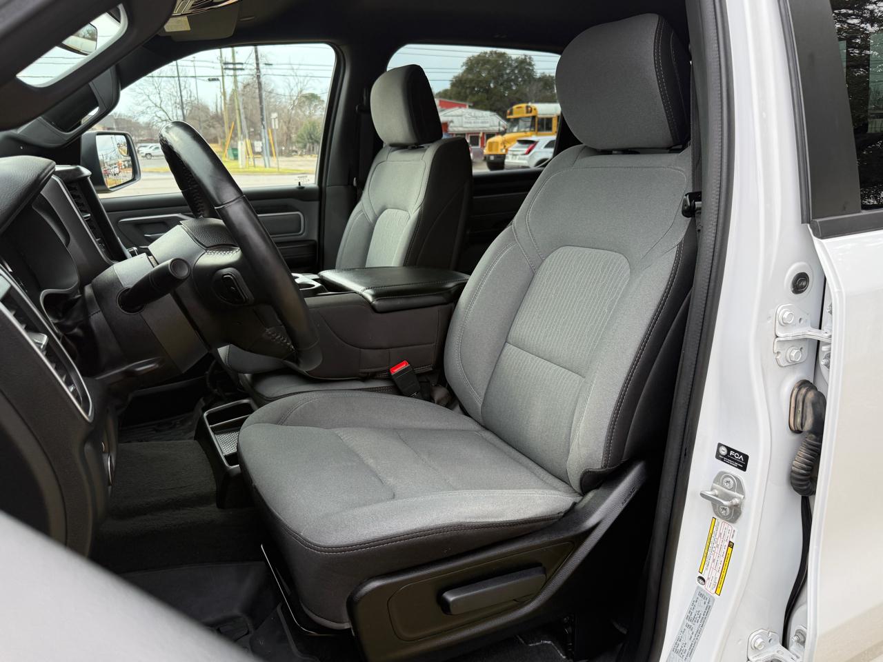 RAM 1500 Lone Star Crew Cab SB 4WD 2023