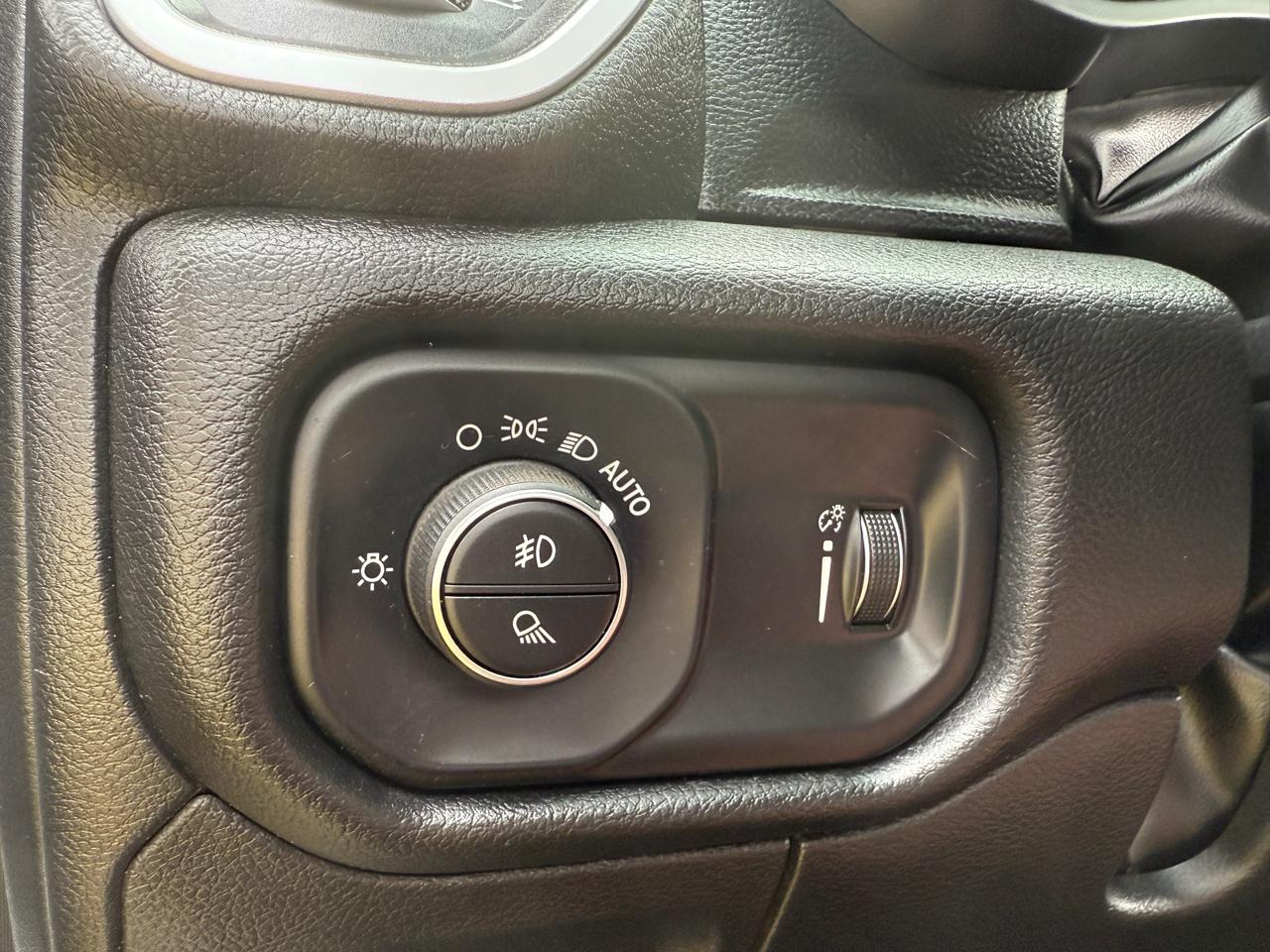 RAM 1500 Lone Star Crew Cab SB 4WD 2023