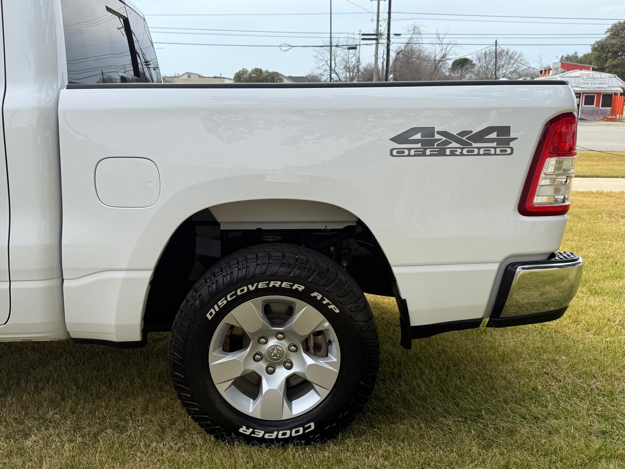 RAM 1500 Lone Star Crew Cab SB 4WD 2023