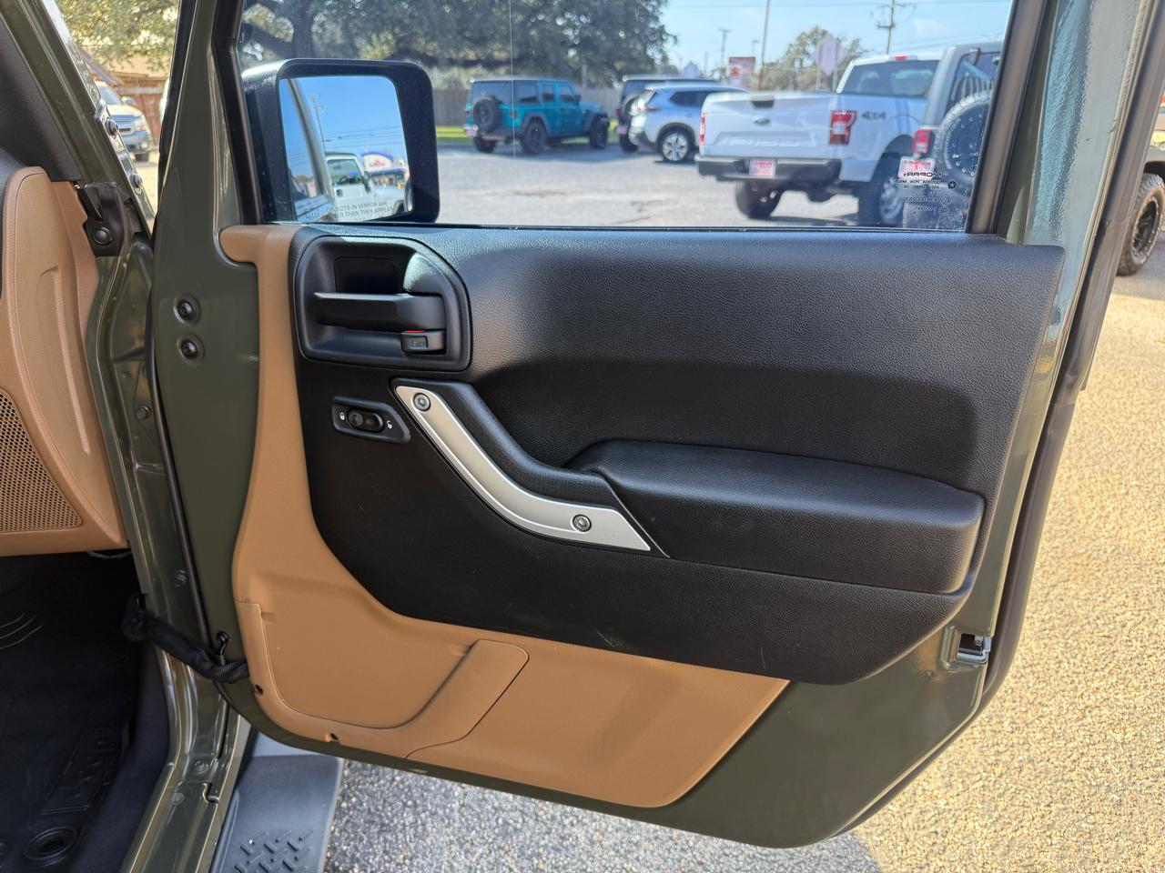 Jeep Wrangler Sahara 4WD 2015