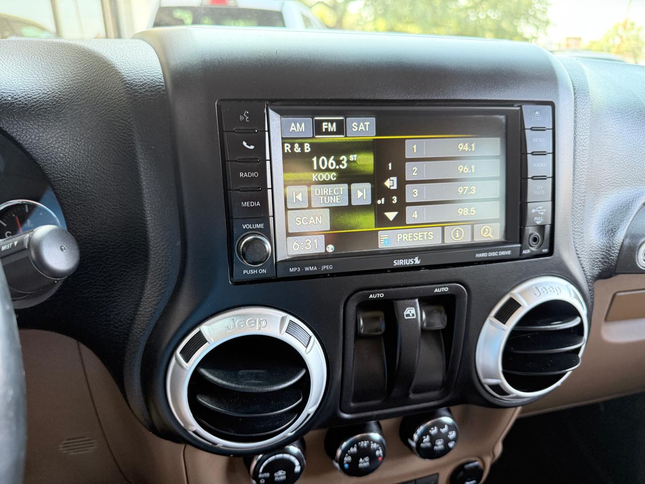 Jeep Wrangler Sahara 4WD 2015