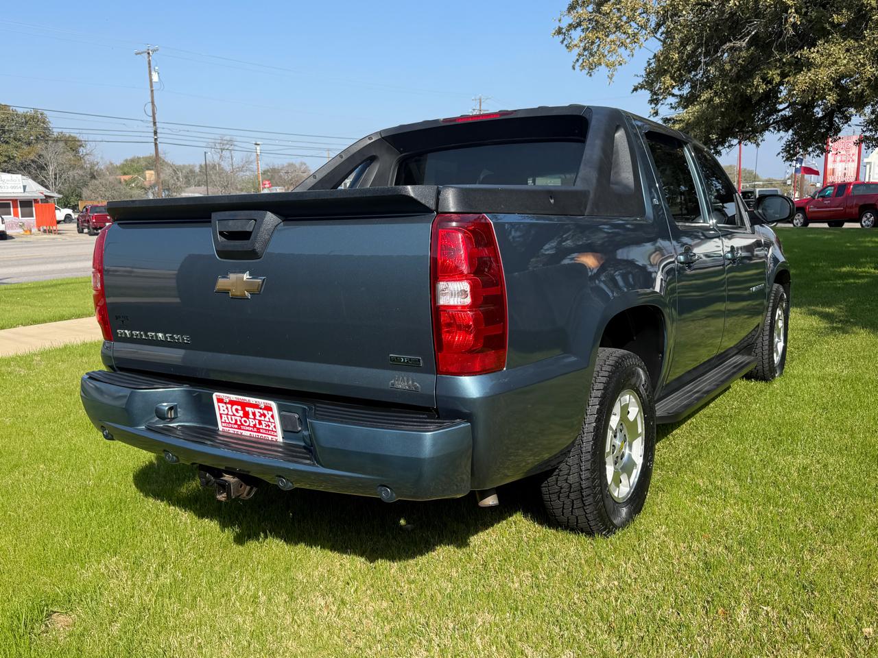 Chevrolet Avalanche LT 2WD 2010