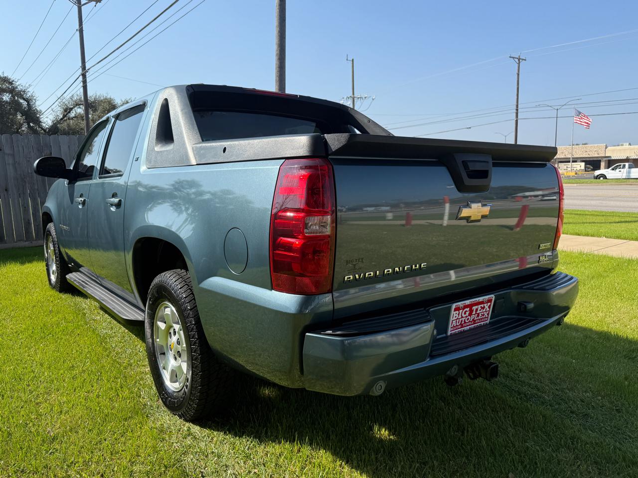 Chevrolet Avalanche LT 2WD 2010
